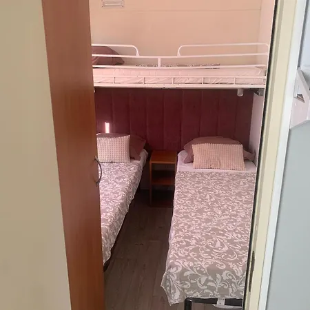 Mobile Le Adria, Pakostane